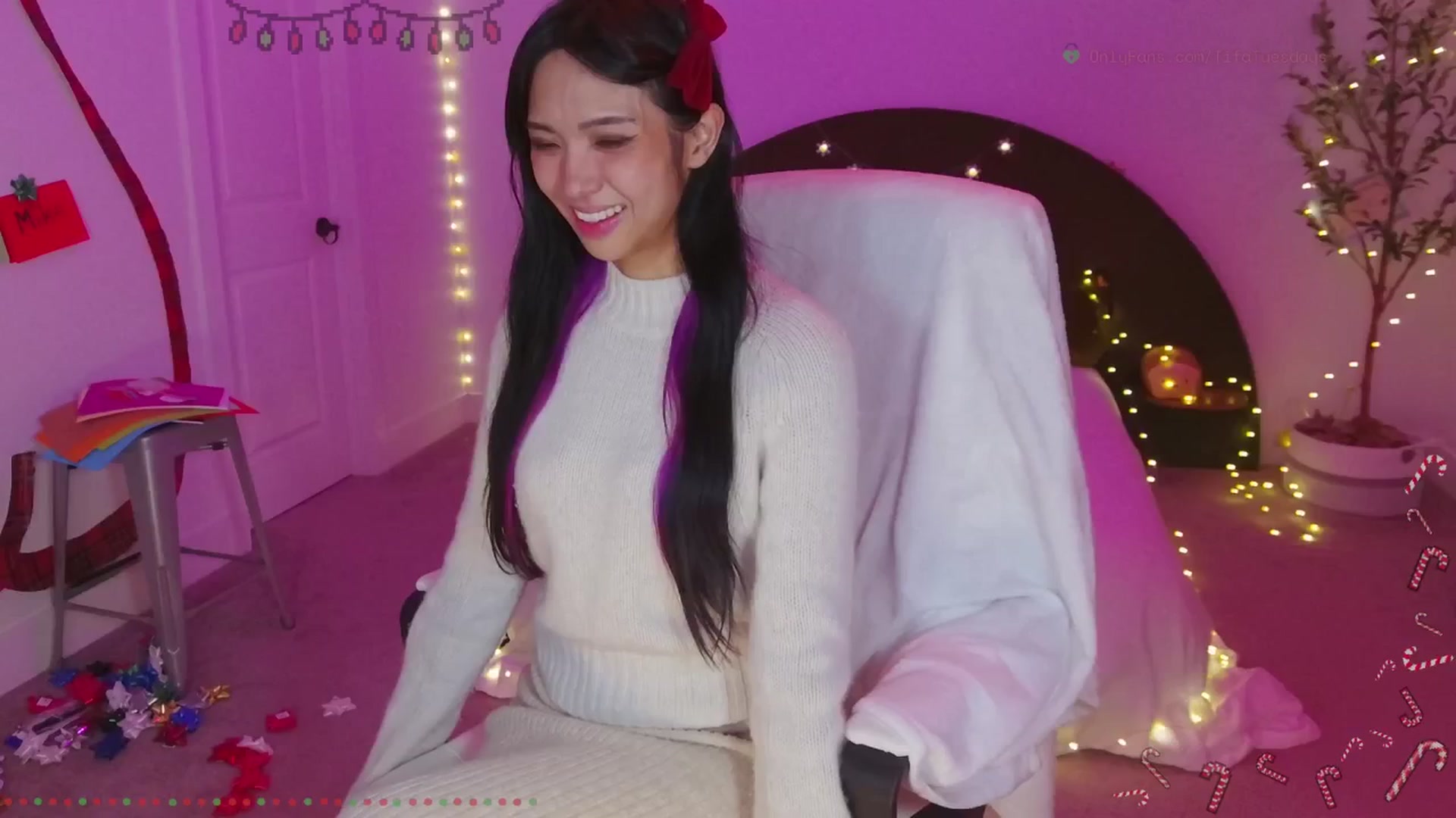 Gallery image thumbnail from SendTacoMoney's myfreecams stream on, 12/25/2025, 06:35 image 8 of 20