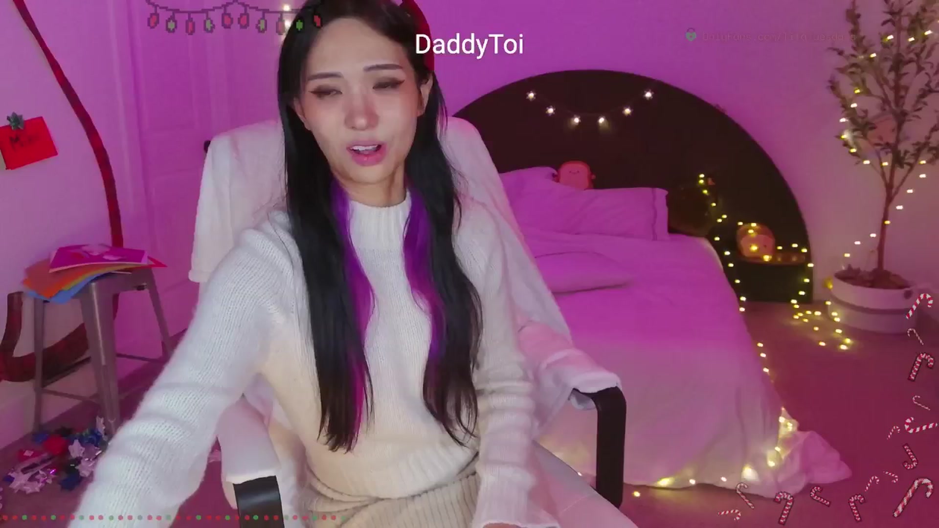 Gallery image thumbnail from SendTacoMoney's myfreecams stream on, 12/25/2025, 06:35 image 9 of 20