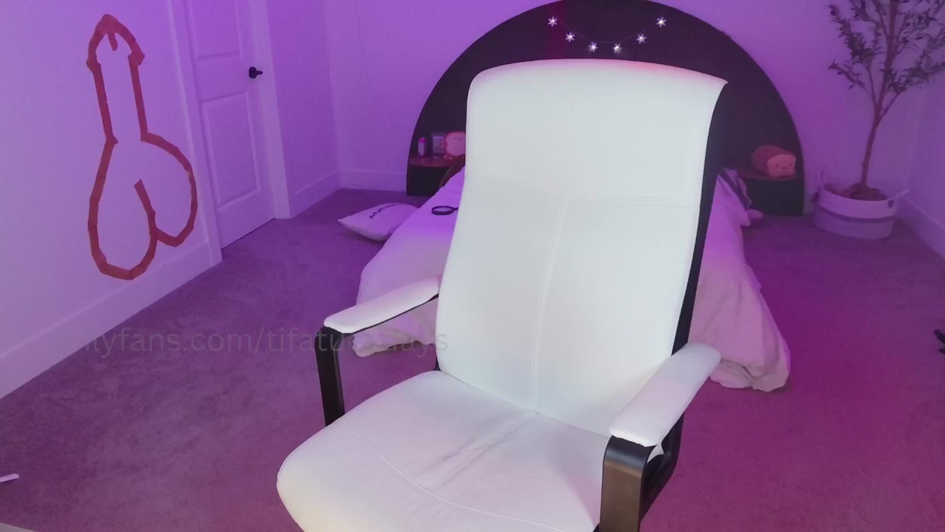 Gallery image thumbnail from SendTacoMoney's myfreecams stream on, 04/01/2026, 07:32 image 14 of 20
