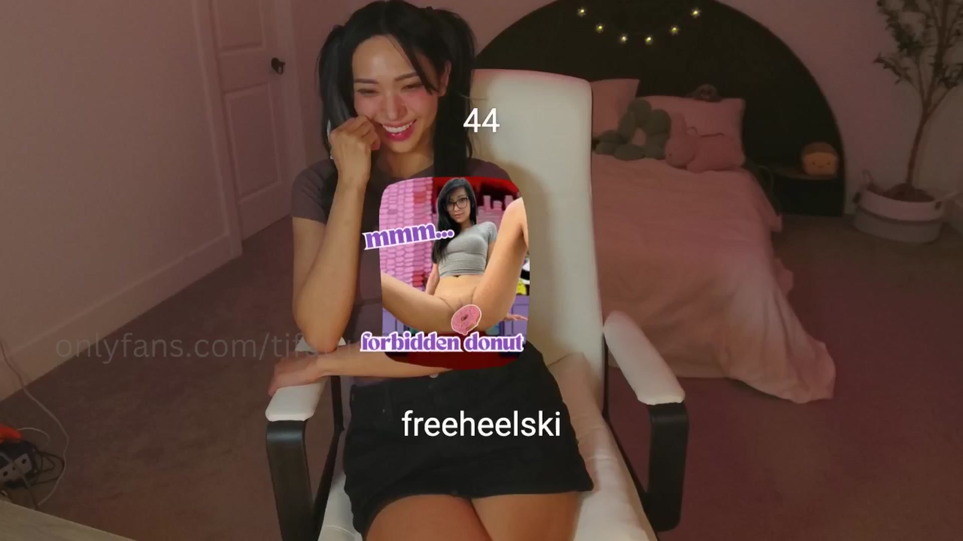 Gallery image thumbnail from SendTacoMoney's myfreecams stream on, 04/12/2026, 08:17 image 2 of 20