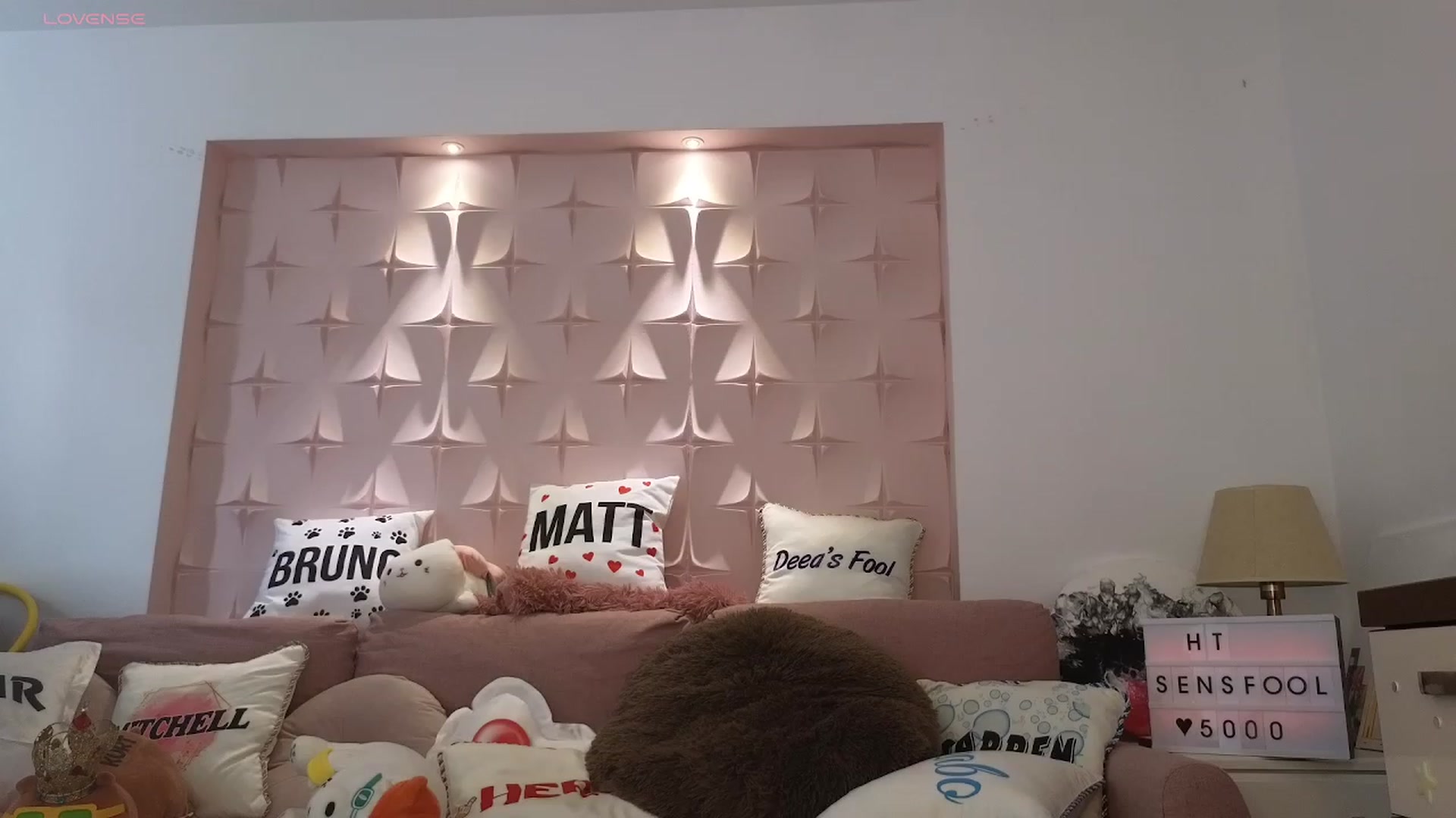 Gallery image thumbnail from Sensationowl_'s myfreecams stream on, 02/25/2024, 09:07 image 8 of 20