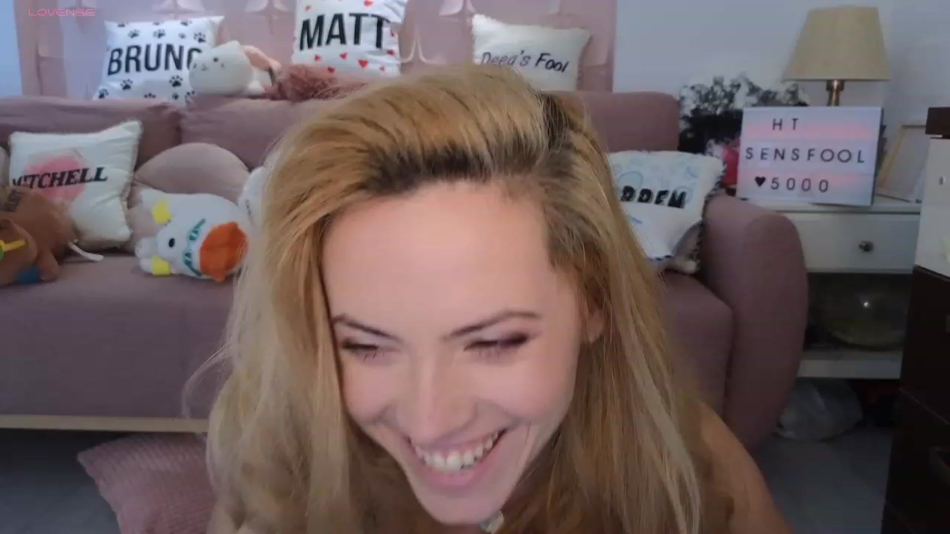 Gallery image thumbnail from Sensationowl_'s myfreecams stream on, 02/25/2024, 09:07 image 2 of 20