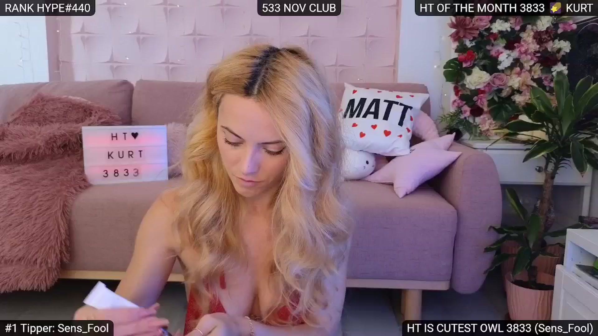 Gallery image thumbnail from Sensationowl_'s myfreecams stream on, 11/16/2024, 09:22 image 11 of 20