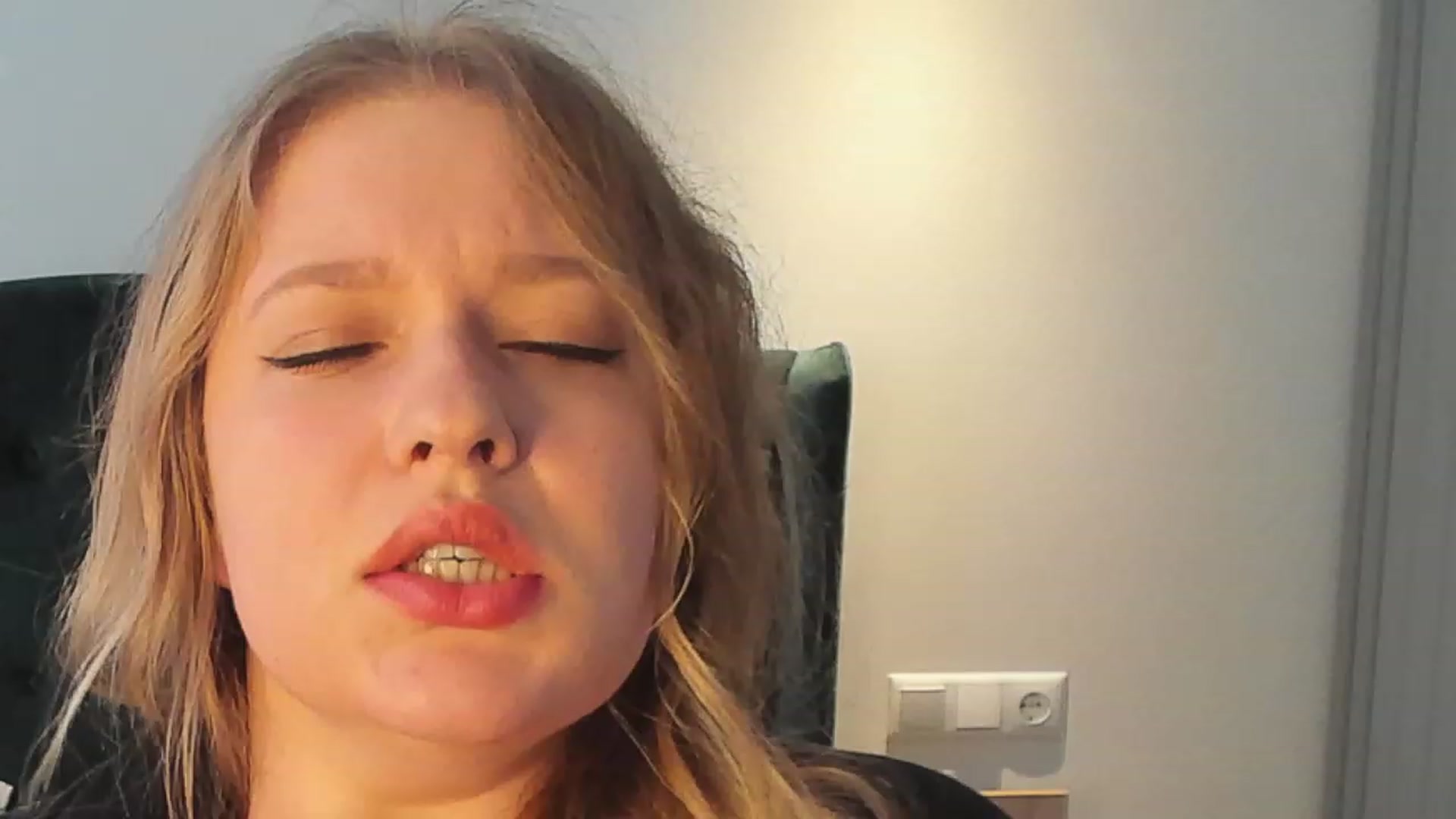 Gallery image thumbnail from SensualAdict's myfreecams stream on, 11/18/2022, 08:06 image 5 of 20