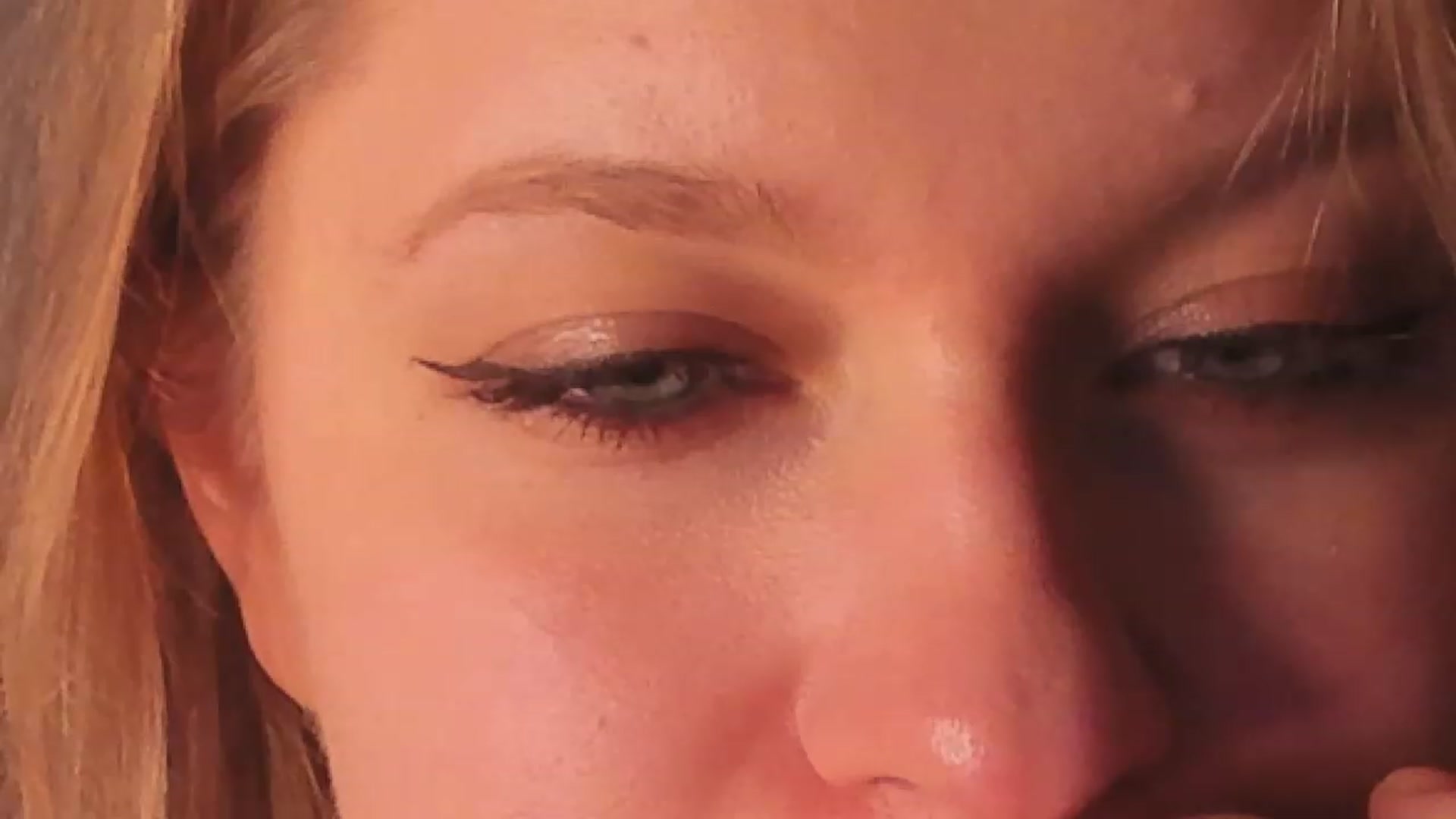 Gallery image thumbnail from SensualAdict's myfreecams stream on, 11/19/2022, 17:06 image 16 of 20