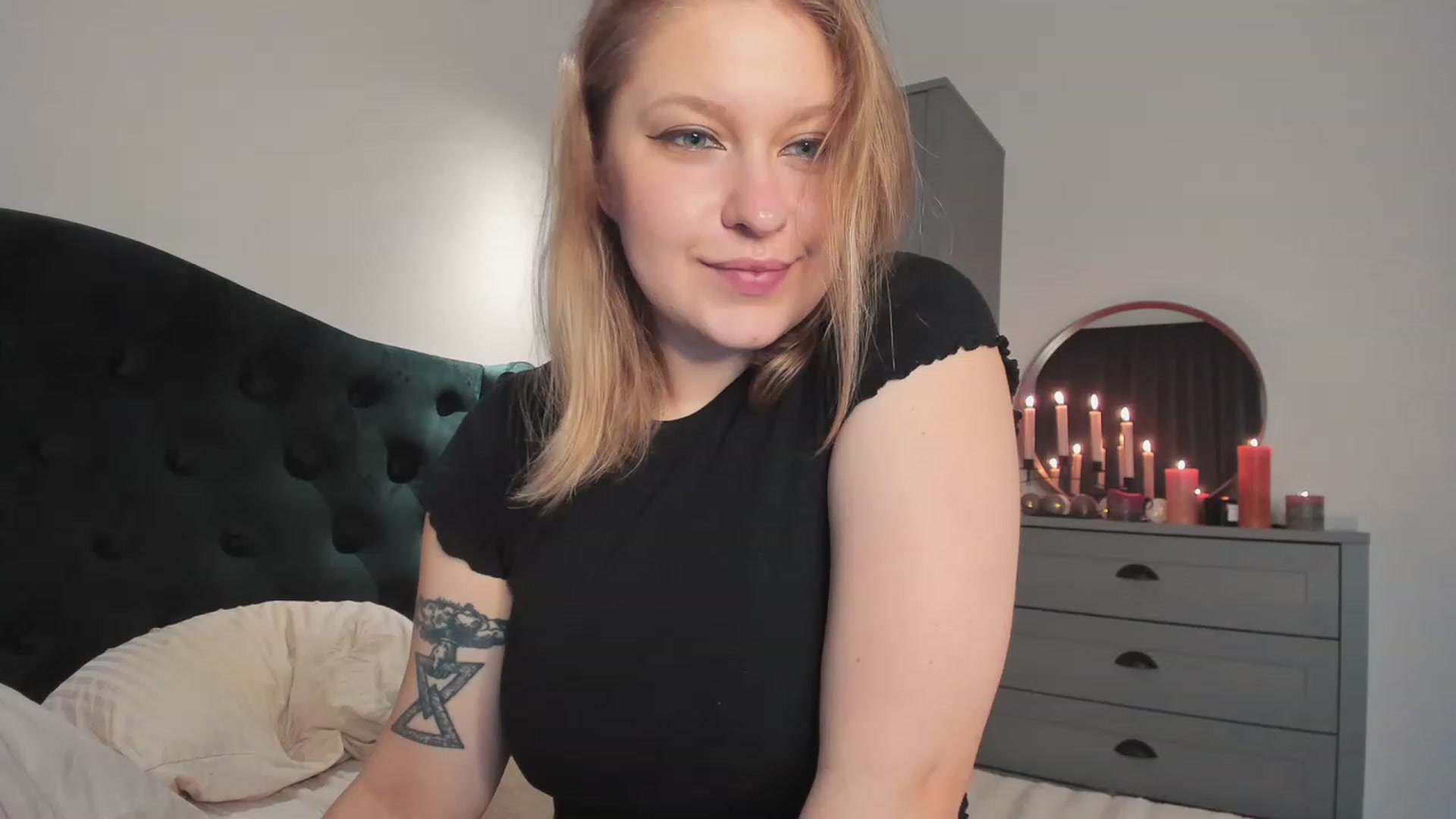 Gallery image thumbnail from SensualAdict's myfreecams stream on, 11/22/2022, 13:26 image 10 of 20