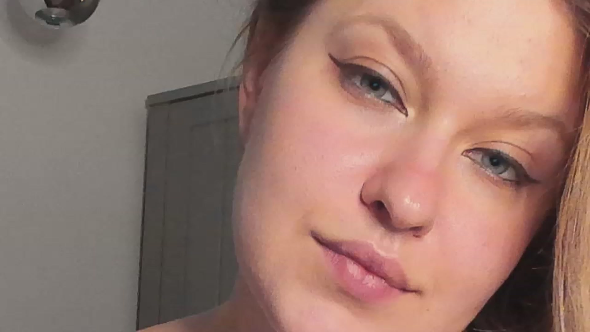 Gallery image thumbnail from SensualAdict's myfreecams stream on, 11/22/2022, 13:38 image 13 of 20