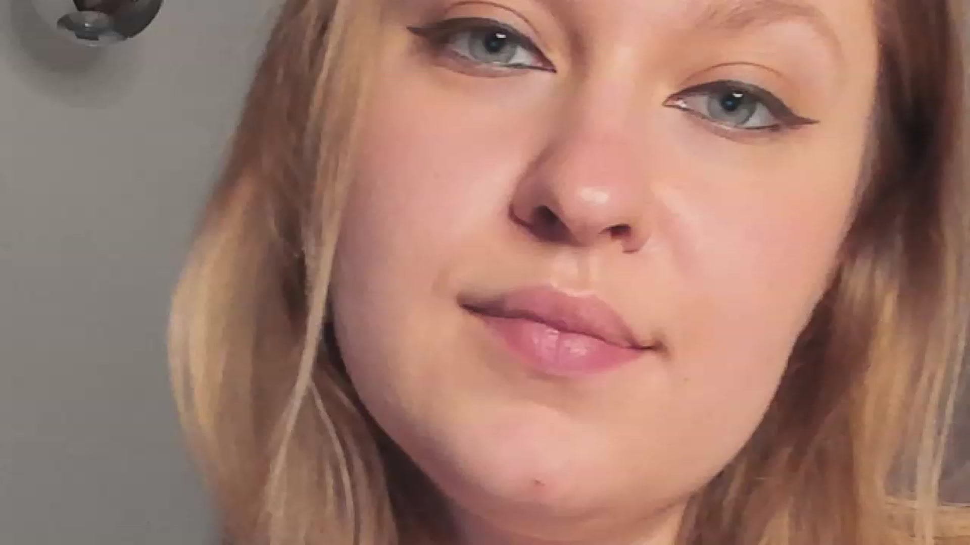 Gallery image thumbnail from SensualAdict's myfreecams stream on, 11/22/2022, 13:38 image 12 of 20
