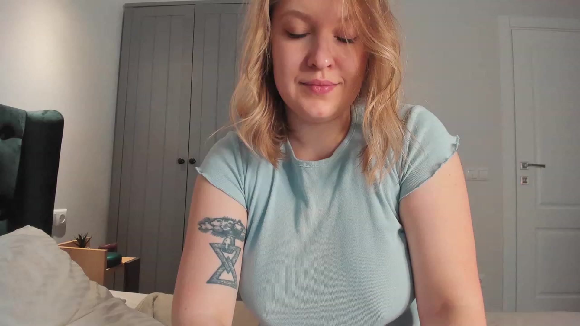 Gallery image thumbnail from SensualAdict's myfreecams stream on, 11/23/2022, 17:22 image 16 of 20