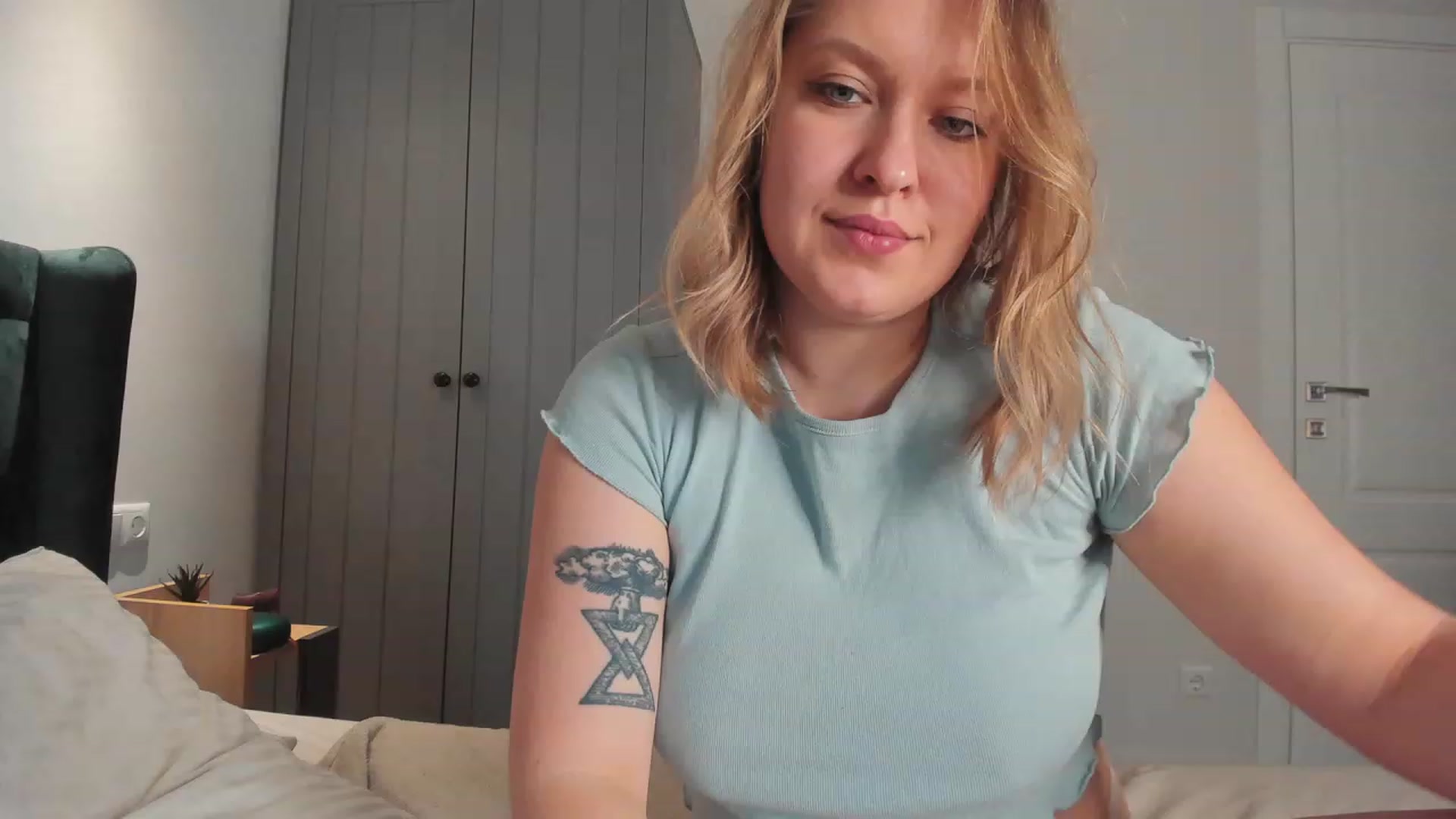 Gallery image thumbnail from SensualAdict's myfreecams stream on, 11/23/2022, 17:22 image 15 of 20