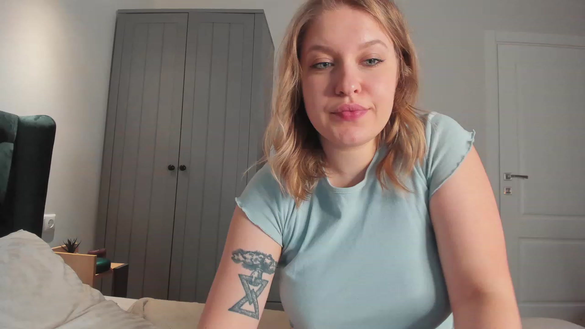 Gallery image thumbnail from SensualAdict's myfreecams stream on, 11/23/2022, 17:22 image 18 of 20