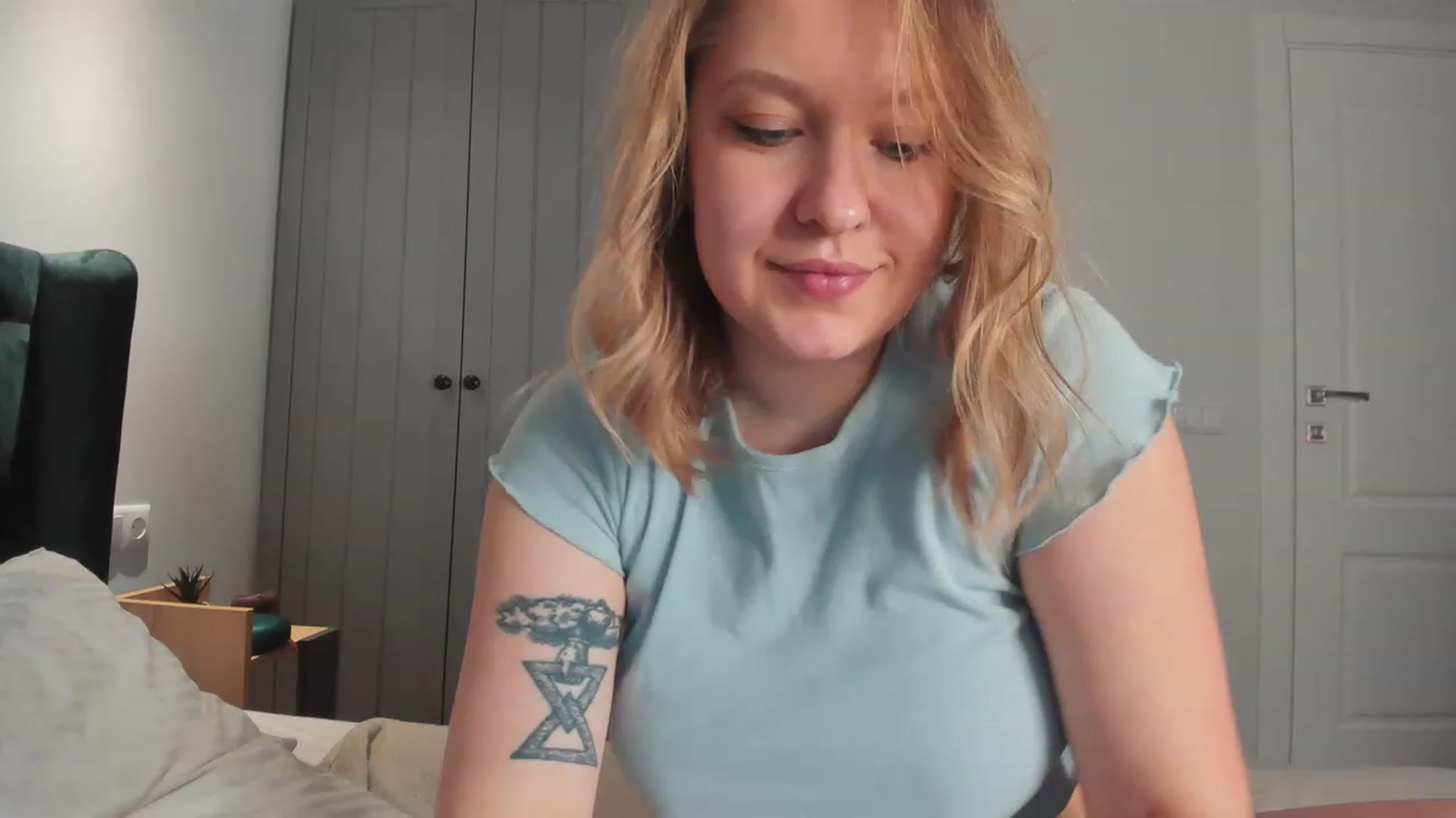 Gallery image thumbnail from SensualAdict's myfreecams stream on, 11/23/2022, 17:22 image 14 of 20