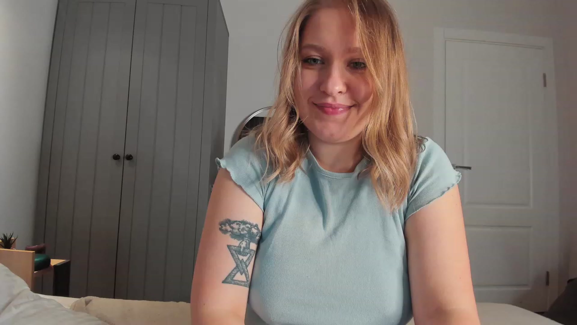 Gallery image thumbnail from SensualAdict's myfreecams stream on, 11/23/2022, 17:57 image 4 of 20
