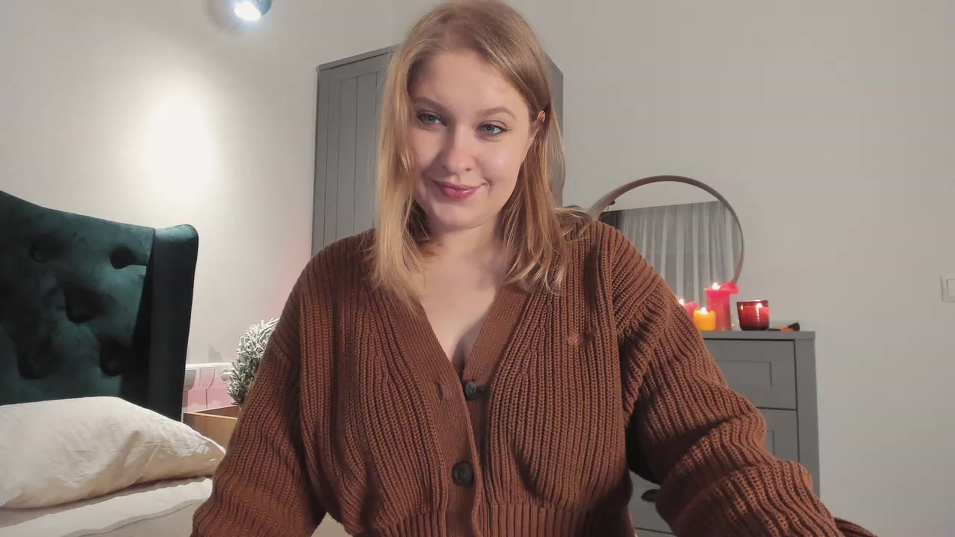 Gallery image thumbnail from SensualAdict's myfreecams stream on, 12/01/2022, 15:40 image 13 of 20