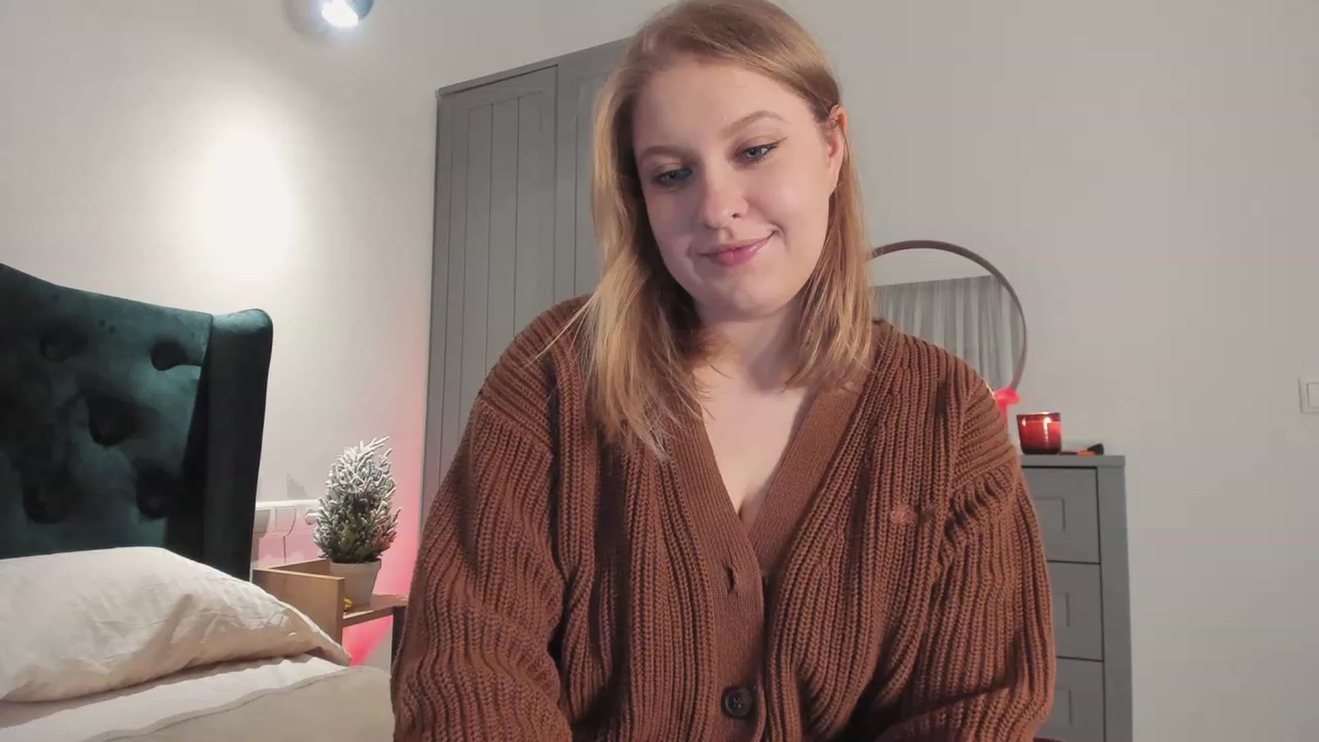 Gallery image thumbnail from SensualAdict's myfreecams stream on, 12/01/2022, 15:40 image 12 of 20