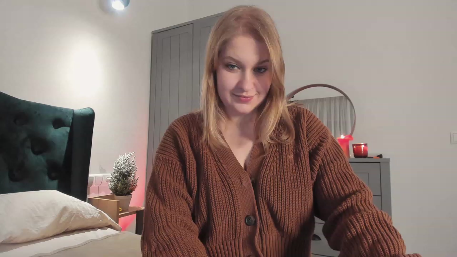 Gallery image thumbnail from SensualAdict's myfreecams stream on, 12/01/2022, 15:40 image 10 of 20