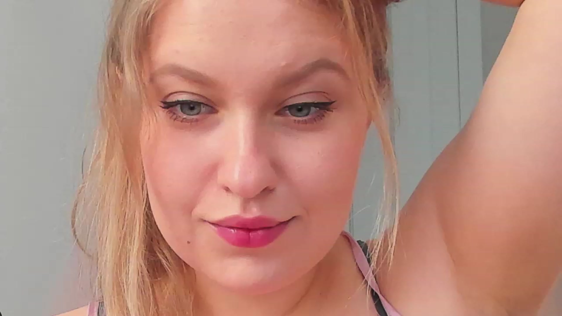 Gallery image thumbnail from SensualAdict's myfreecams stream on, 12/15/2022, 09:56 image 6 of 20