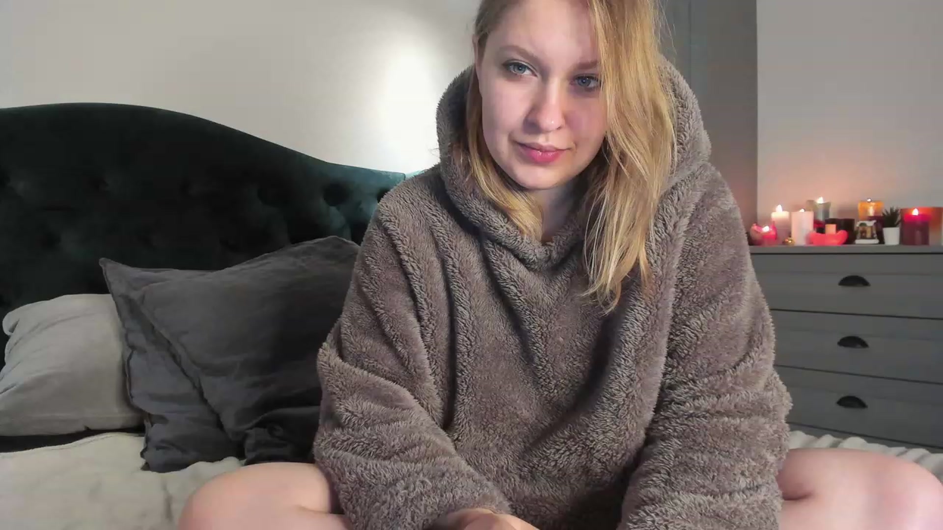 Gallery image thumbnail from SensualAdict's myfreecams stream on, 12/16/2022, 20:13 image 2 of 20
