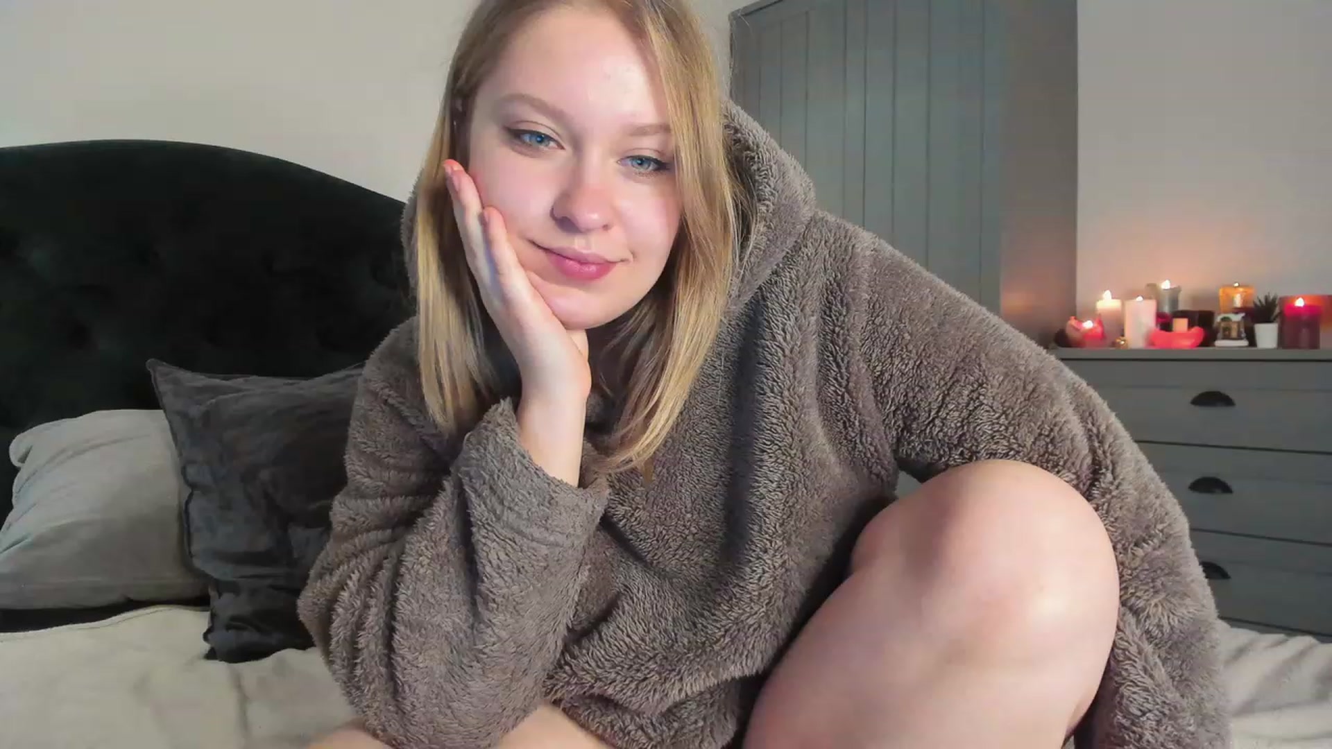 Gallery image thumbnail from SensualAdict's myfreecams stream on, 12/16/2022, 20:13 image 5 of 20