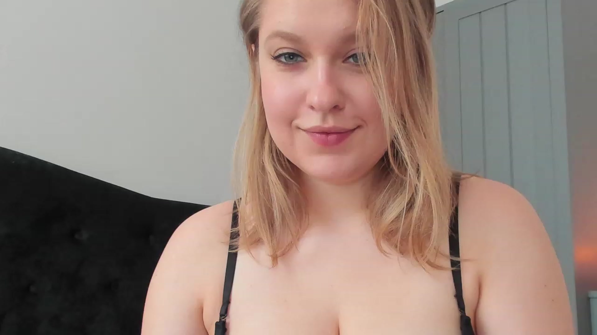 Gallery image thumbnail from SensualAdict's myfreecams stream on, 12/17/2022, 12:29 image 15 of 20
