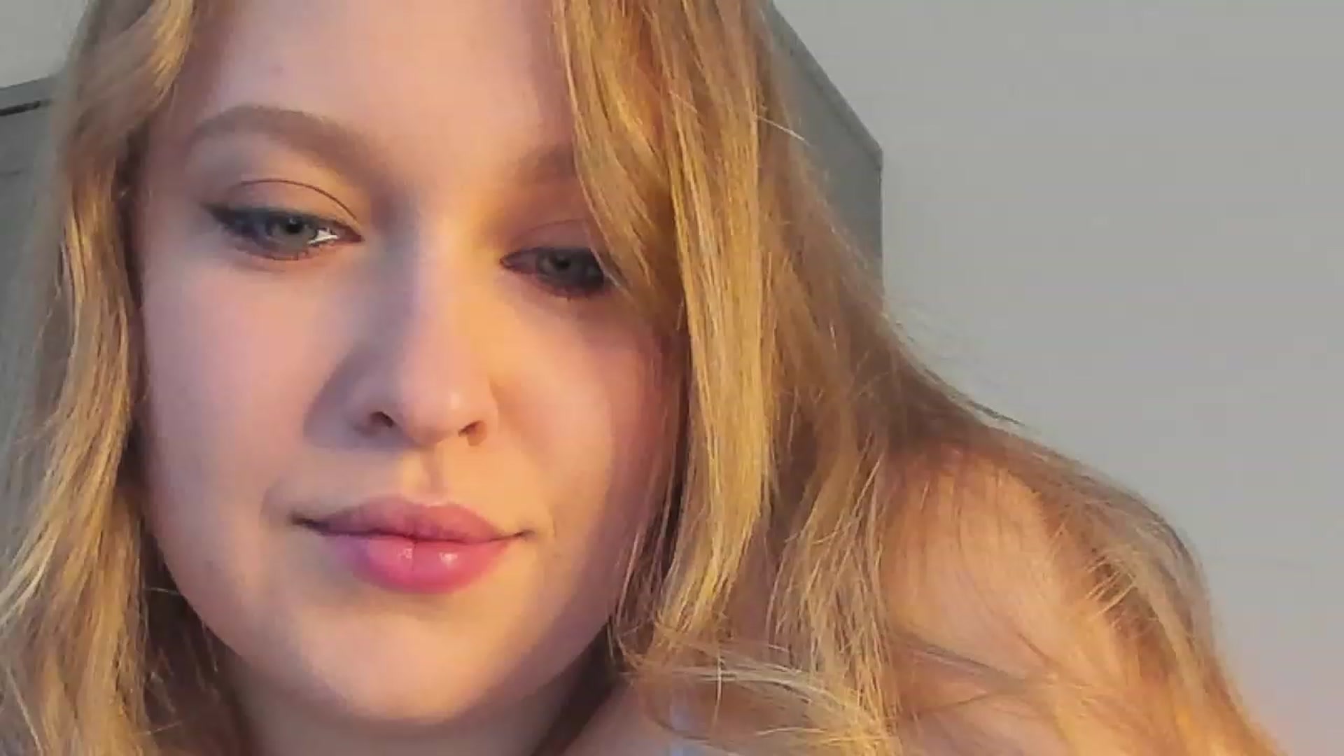 Gallery image thumbnail from SensualAdict's myfreecams stream on, 12/18/2022, 14:23 image 1 of 20