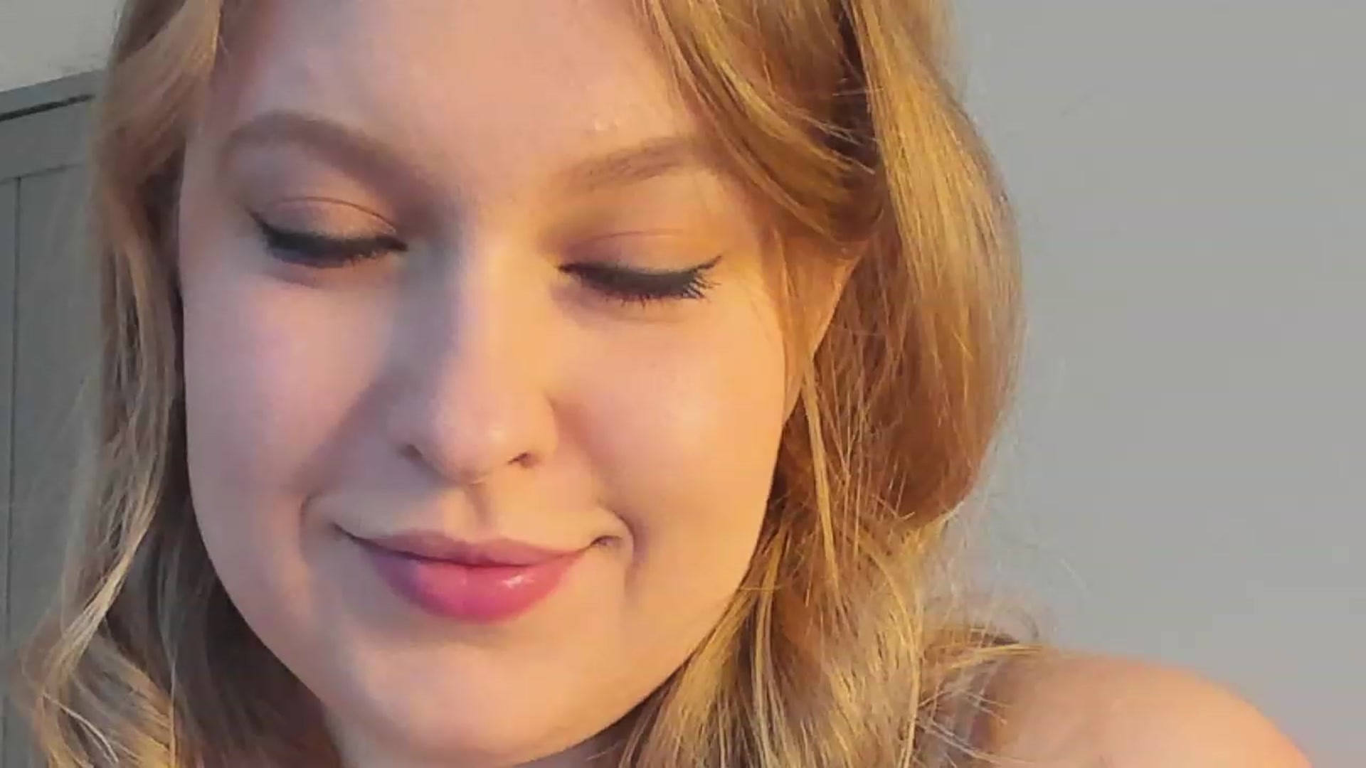 Gallery image thumbnail from SensualAdict's myfreecams stream on, 12/18/2022, 14:23 image 4 of 20