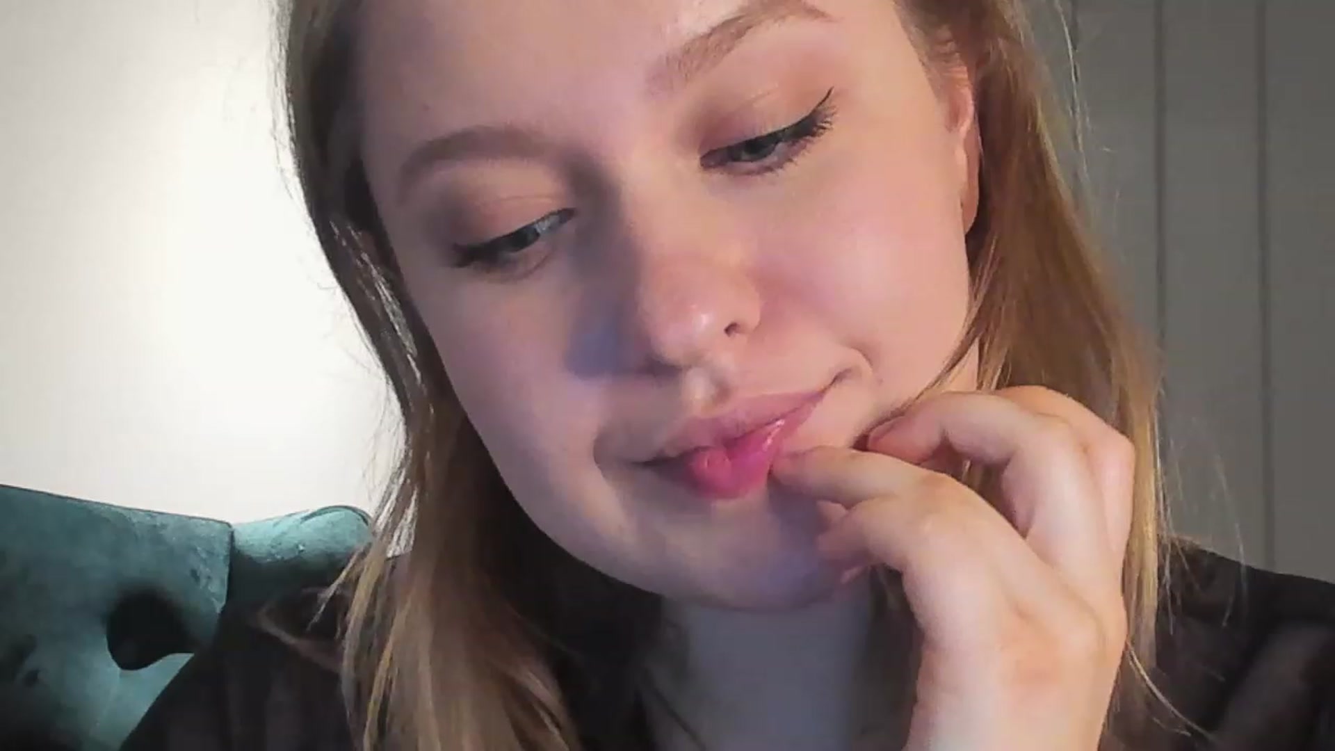 Gallery image thumbnail from SensualAdict's myfreecams stream on, 12/20/2022, 18:17 image 9 of 20