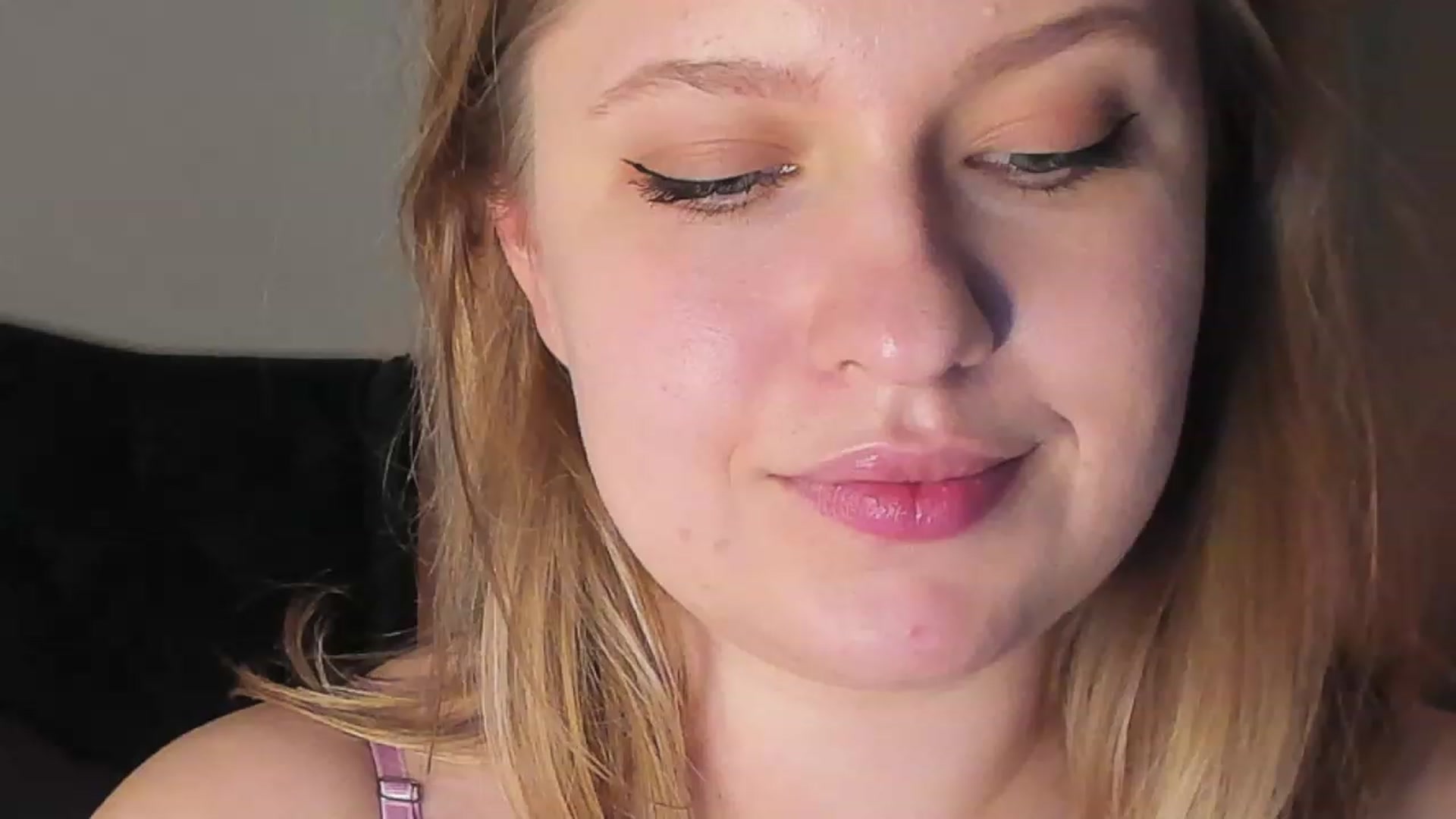 Gallery image thumbnail from SensualAdict's myfreecams stream on, 12/21/2022, 16:59 image 1 of 20