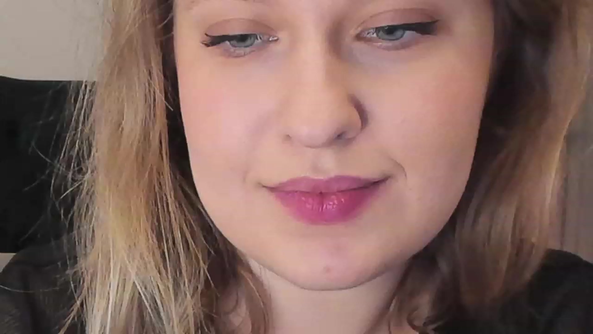 Gallery image thumbnail from SensualAdict's myfreecams stream on, 12/23/2022, 17:35 image 11 of 20