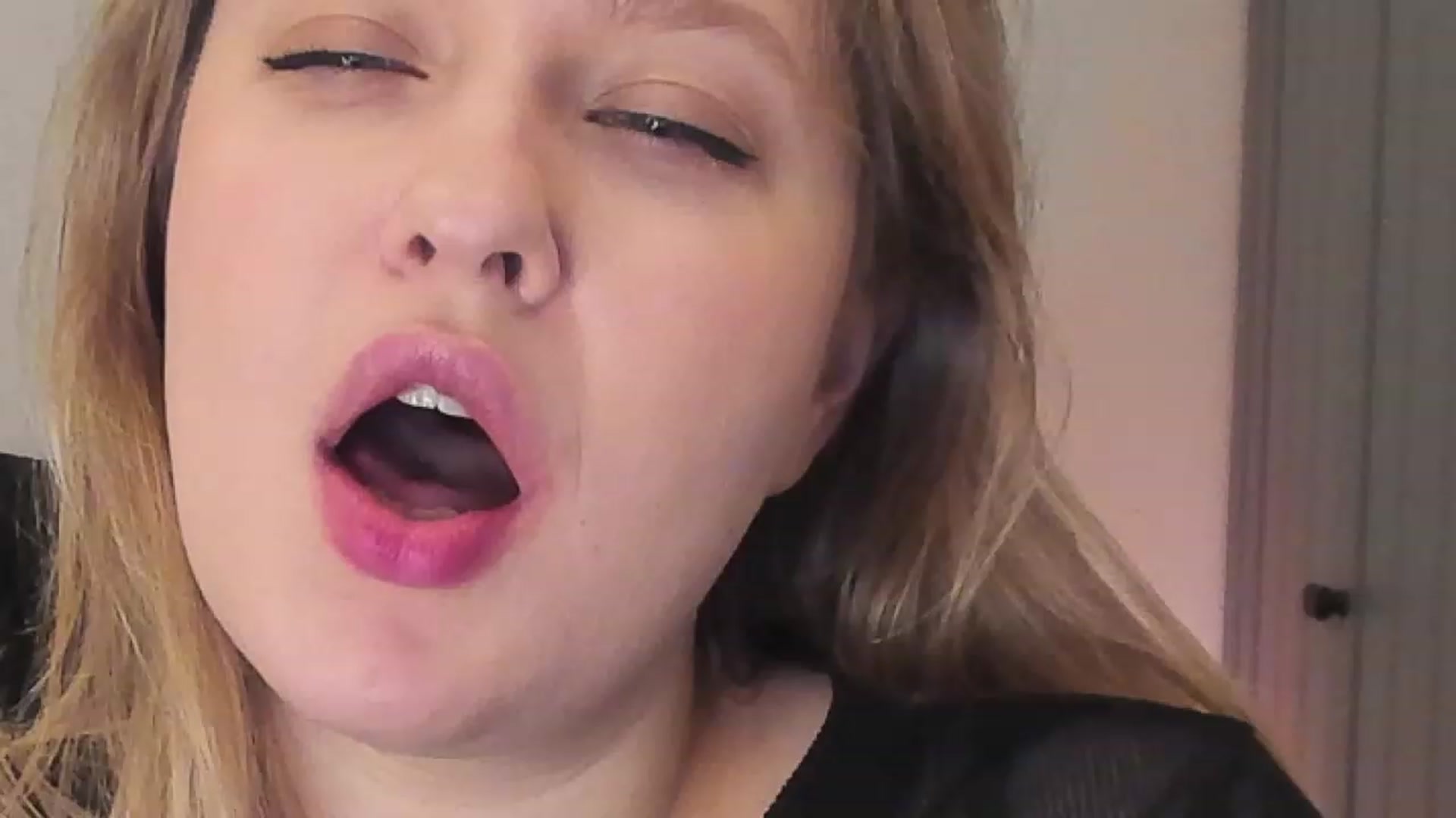 Gallery image thumbnail from SensualAdict's myfreecams stream on, 12/23/2022, 17:35 image 19 of 20