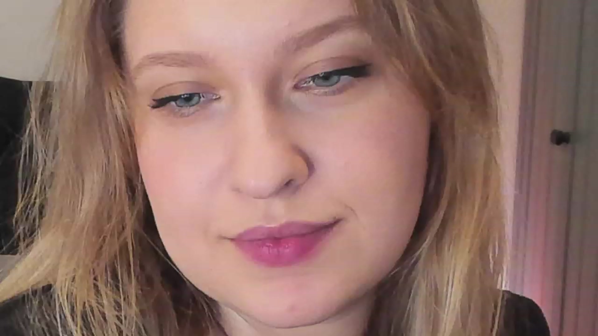 Gallery image thumbnail from SensualAdict's myfreecams stream on, 12/23/2022, 17:35 image 15 of 20