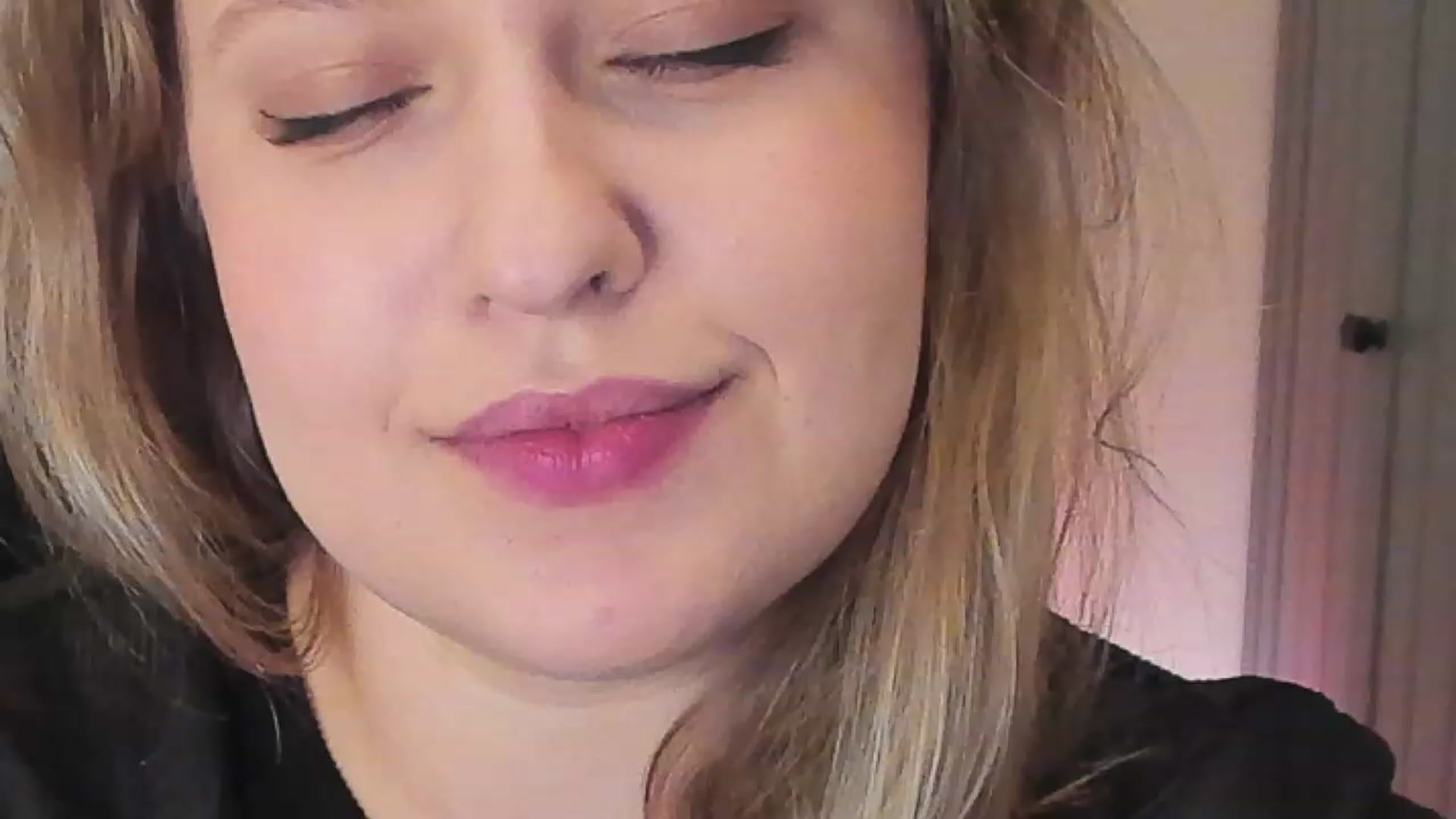 Gallery image thumbnail from SensualAdict's myfreecams stream on, 12/23/2022, 17:35 image 13 of 20