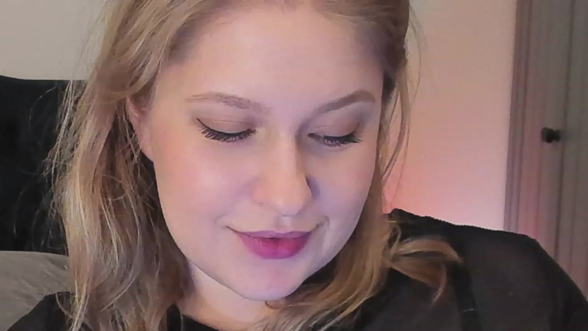 Gallery image thumbnail from SensualAdict's myfreecams stream on, 12/23/2022, 17:35 image 9 of 20
