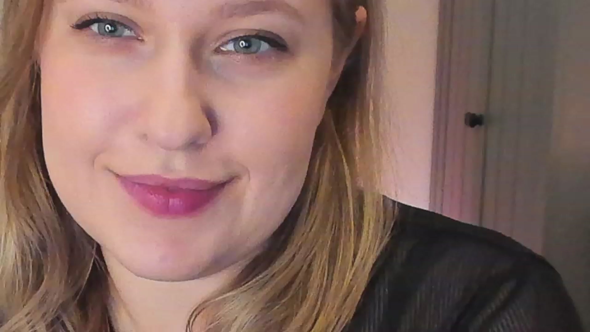 Gallery image thumbnail from SensualAdict's myfreecams stream on, 12/23/2022, 17:35 image 4 of 20