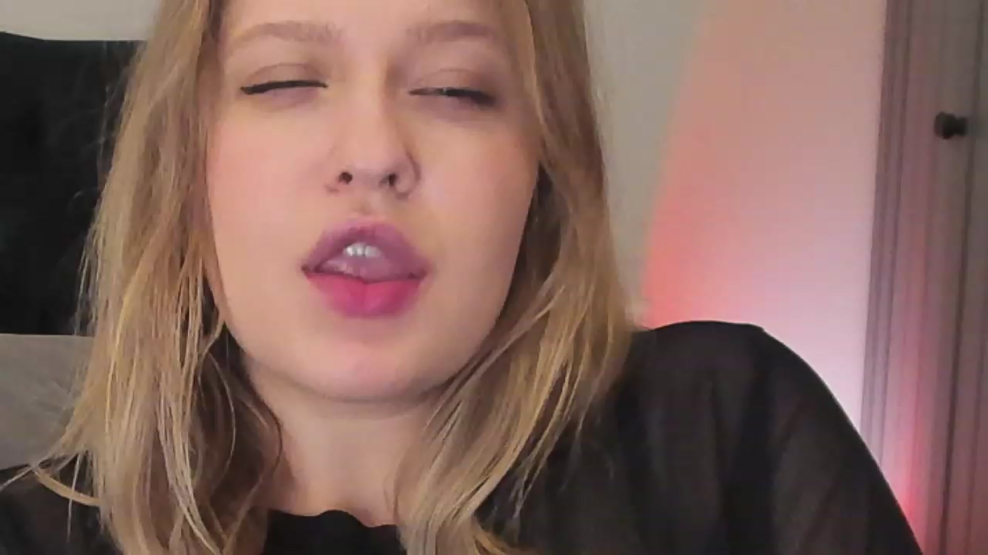 Gallery image thumbnail from SensualAdict's myfreecams stream on, 12/23/2022, 17:35 image 20 of 20
