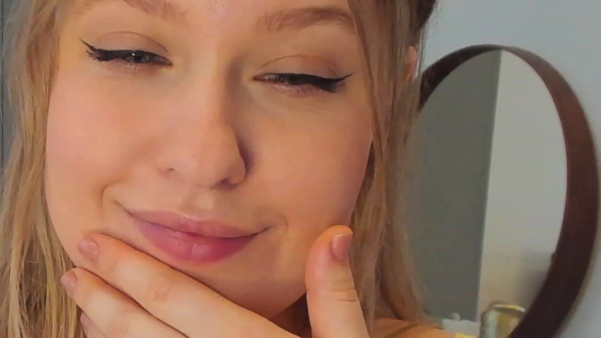 Gallery image thumbnail from SensualAdict's myfreecams stream on, 12/24/2022, 12:54 image 9 of 20