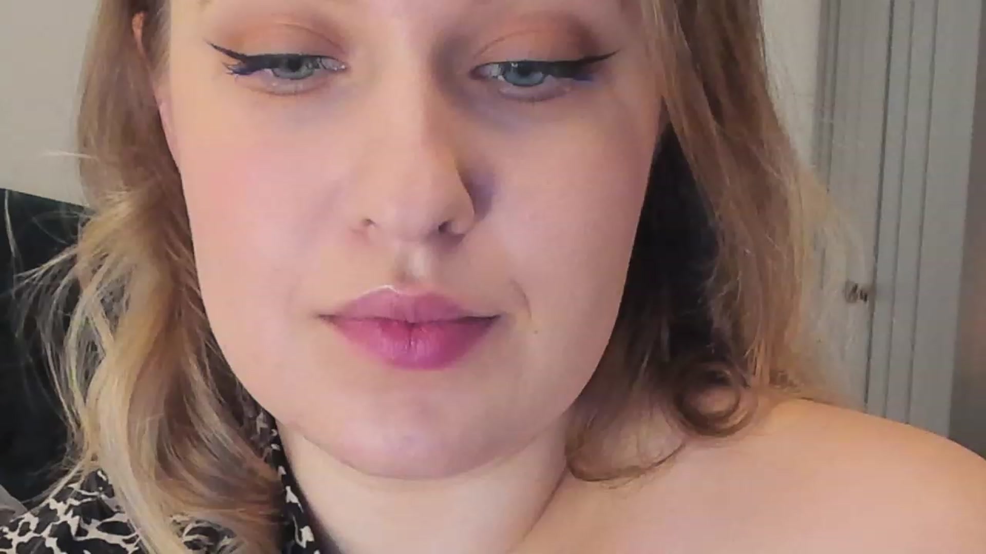 Gallery image thumbnail from SensualAdict's myfreecams stream on, 12/27/2022, 15:41 image 14 of 20