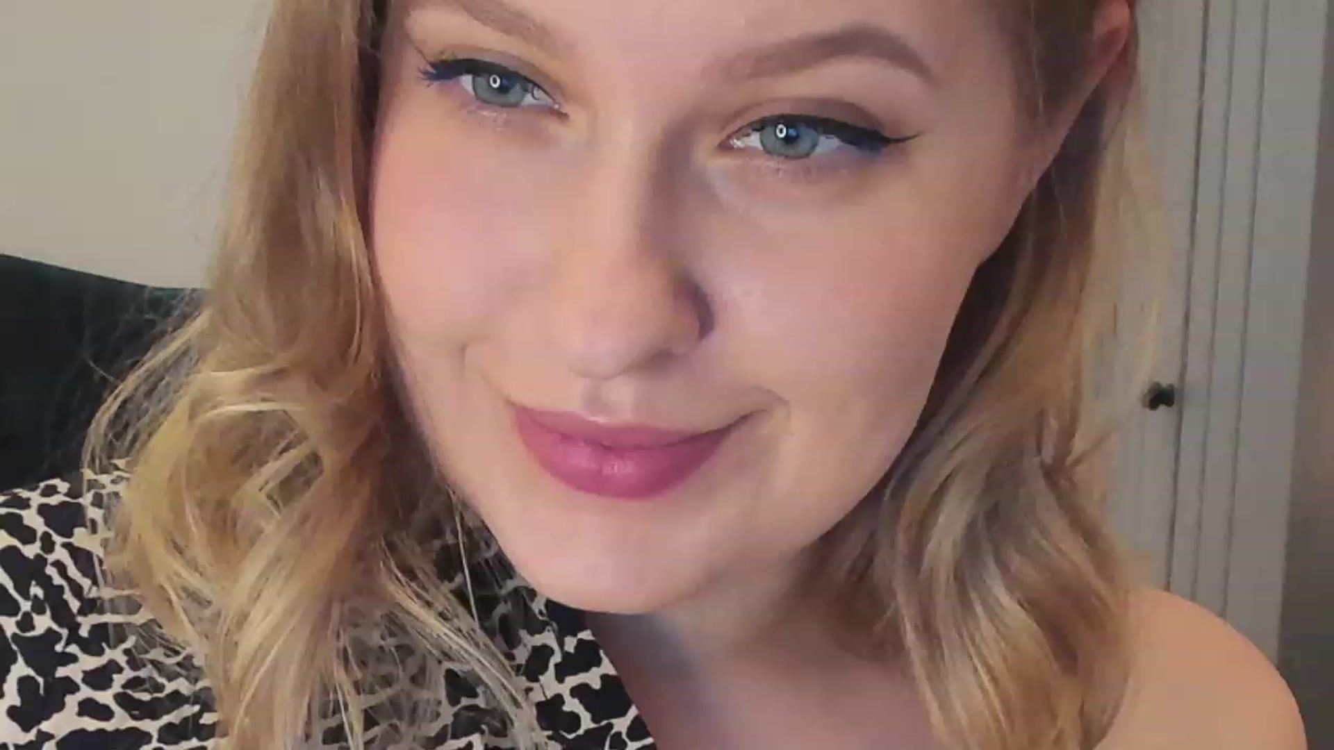 Gallery image thumbnail from SensualAdict's myfreecams stream on, 12/27/2022, 15:41 image 13 of 20