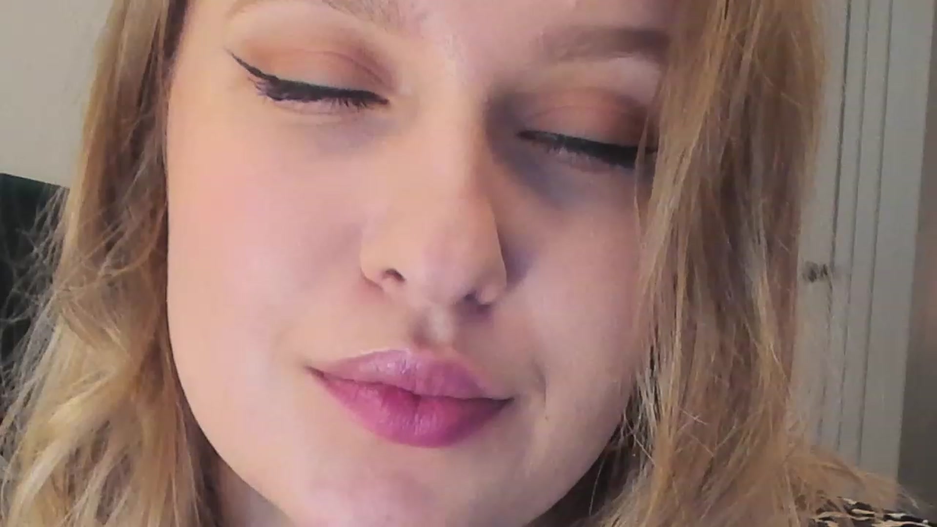 Gallery image thumbnail from SensualAdict's myfreecams stream on, 12/27/2022, 15:41 image 3 of 20