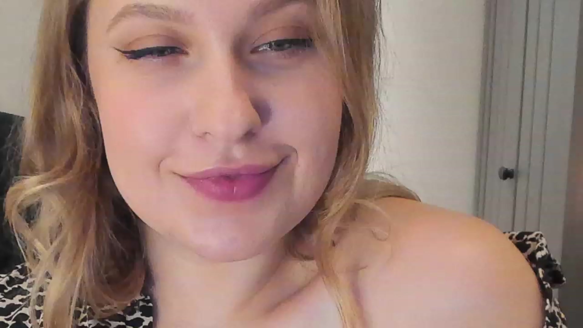 Gallery image thumbnail from SensualAdict's myfreecams stream on, 12/27/2022, 15:41 image 11 of 20