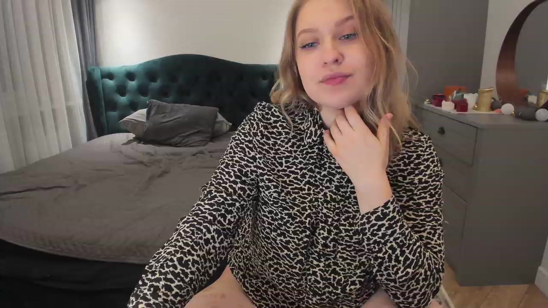Gallery image thumbnail from SensualAdict's myfreecams stream on, 12/27/2022, 18:27 image 3 of 20
