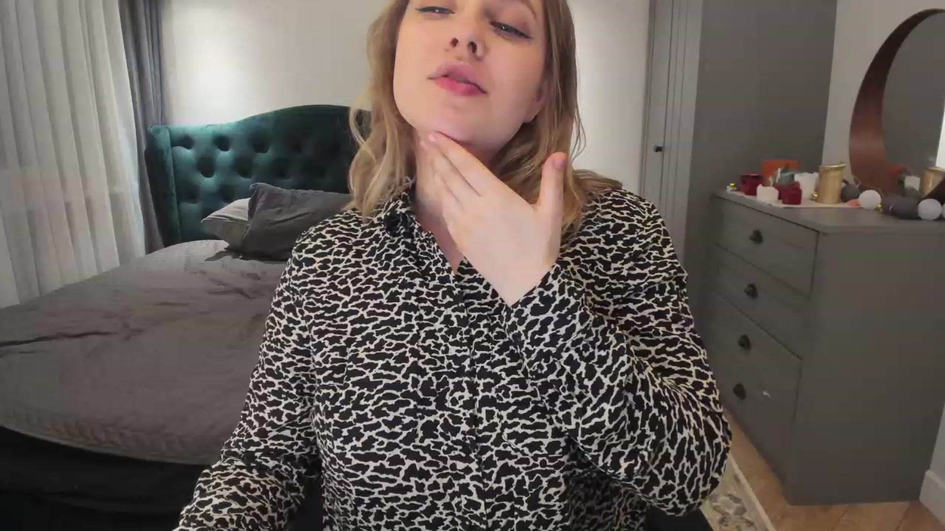 Gallery image thumbnail from SensualAdict's myfreecams stream on, 12/27/2022, 18:27 image 11 of 20