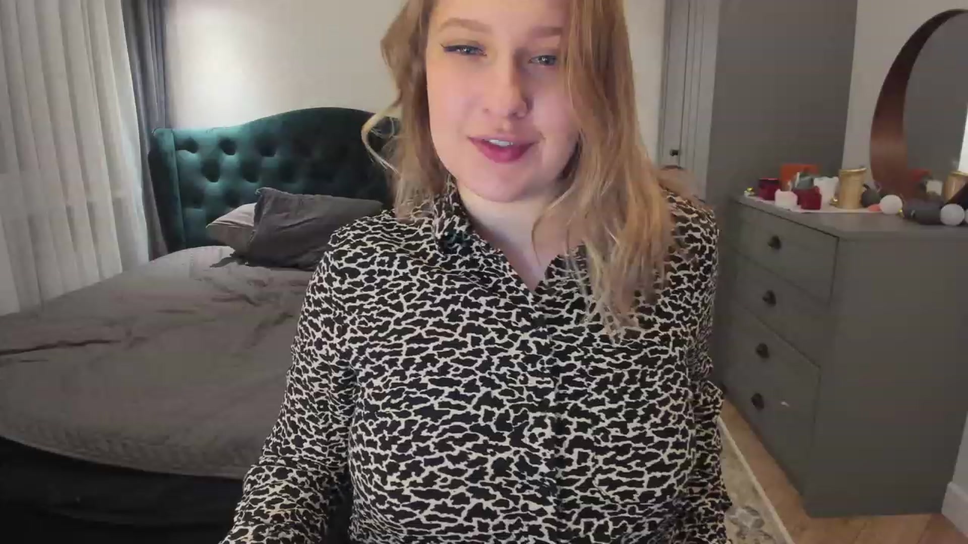 Gallery image thumbnail from SensualAdict's myfreecams stream on, 12/27/2022, 18:27 image 14 of 20