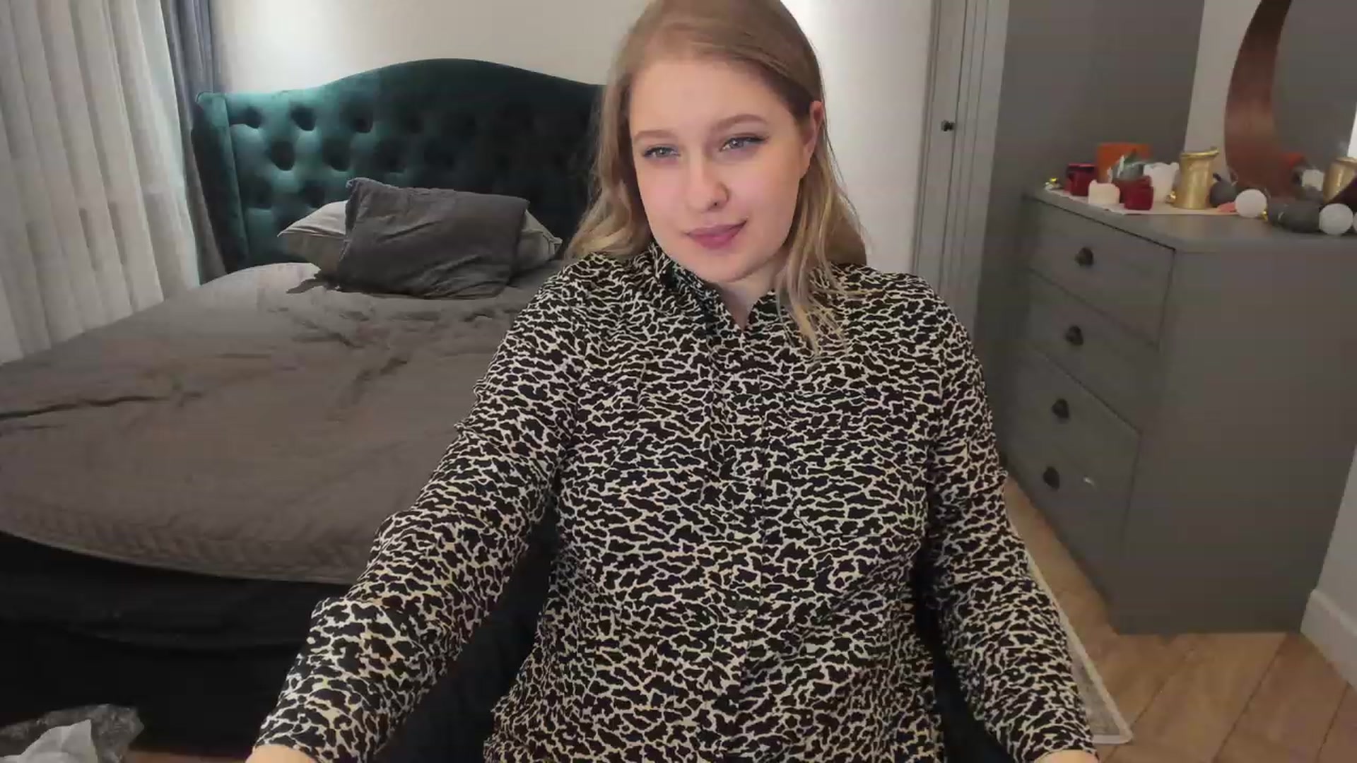 Gallery image thumbnail from SensualAdict's myfreecams stream on, 12/27/2022, 18:27 image 8 of 20