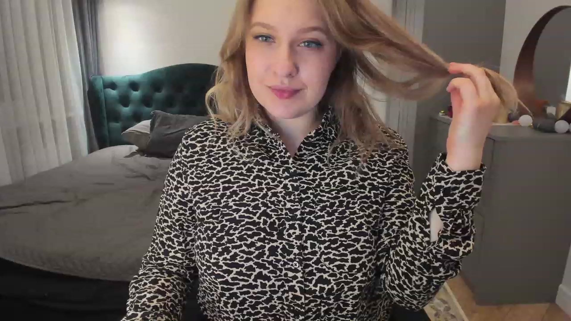 Gallery image thumbnail from SensualAdict's myfreecams stream on, 12/27/2022, 18:27 image 13 of 20
