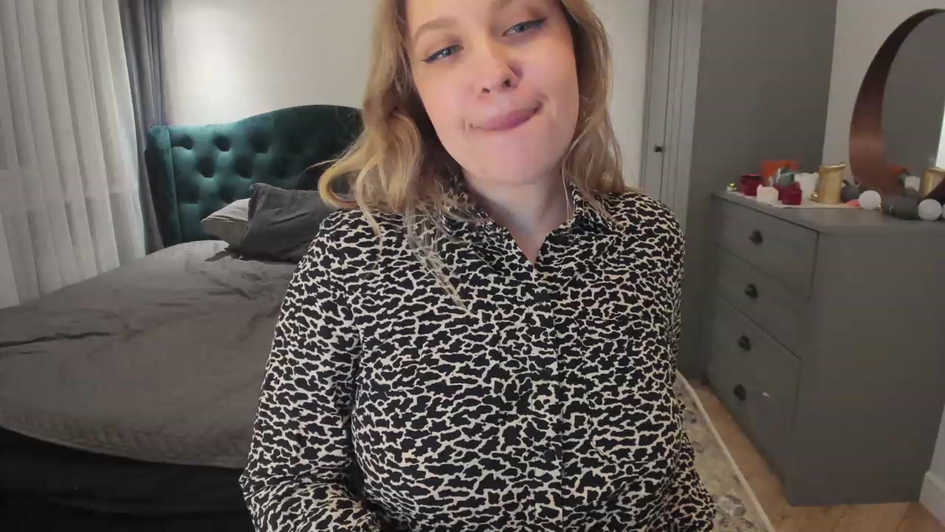 Gallery image thumbnail from SensualAdict's myfreecams stream on, 12/27/2022, 18:27 image 12 of 20