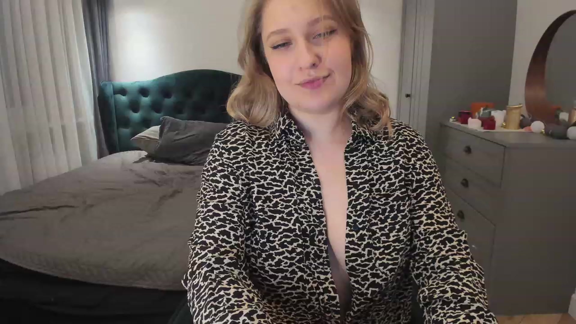 Gallery image thumbnail from SensualAdict's myfreecams stream on, 12/27/2022, 19:27 image 3 of 20