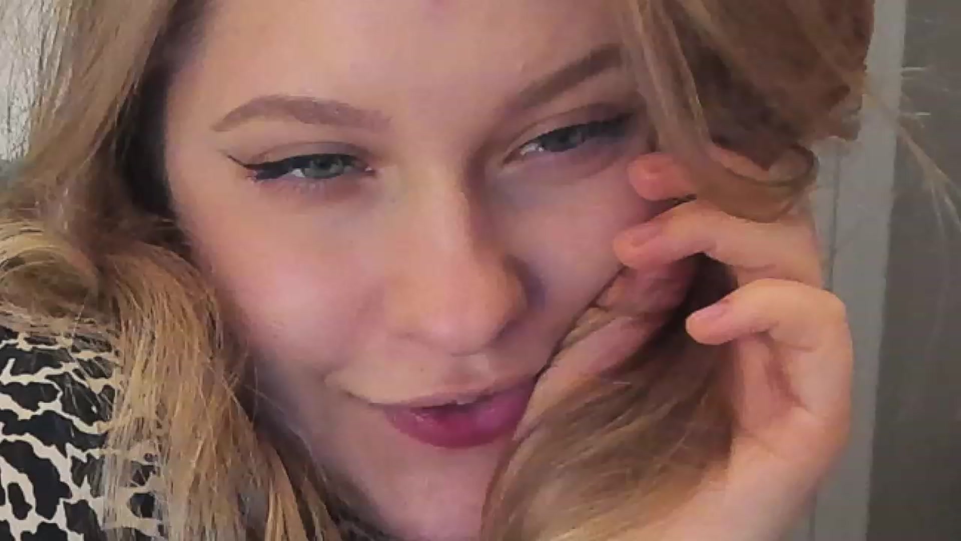 Gallery image thumbnail from SensualAdict's myfreecams stream on, 12/27/2022, 19:27 image 4 of 20