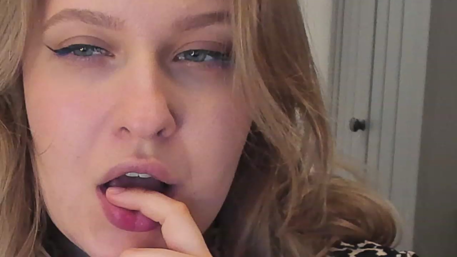 Gallery image thumbnail from SensualAdict's myfreecams stream on, 12/27/2022, 19:27 image 5 of 20