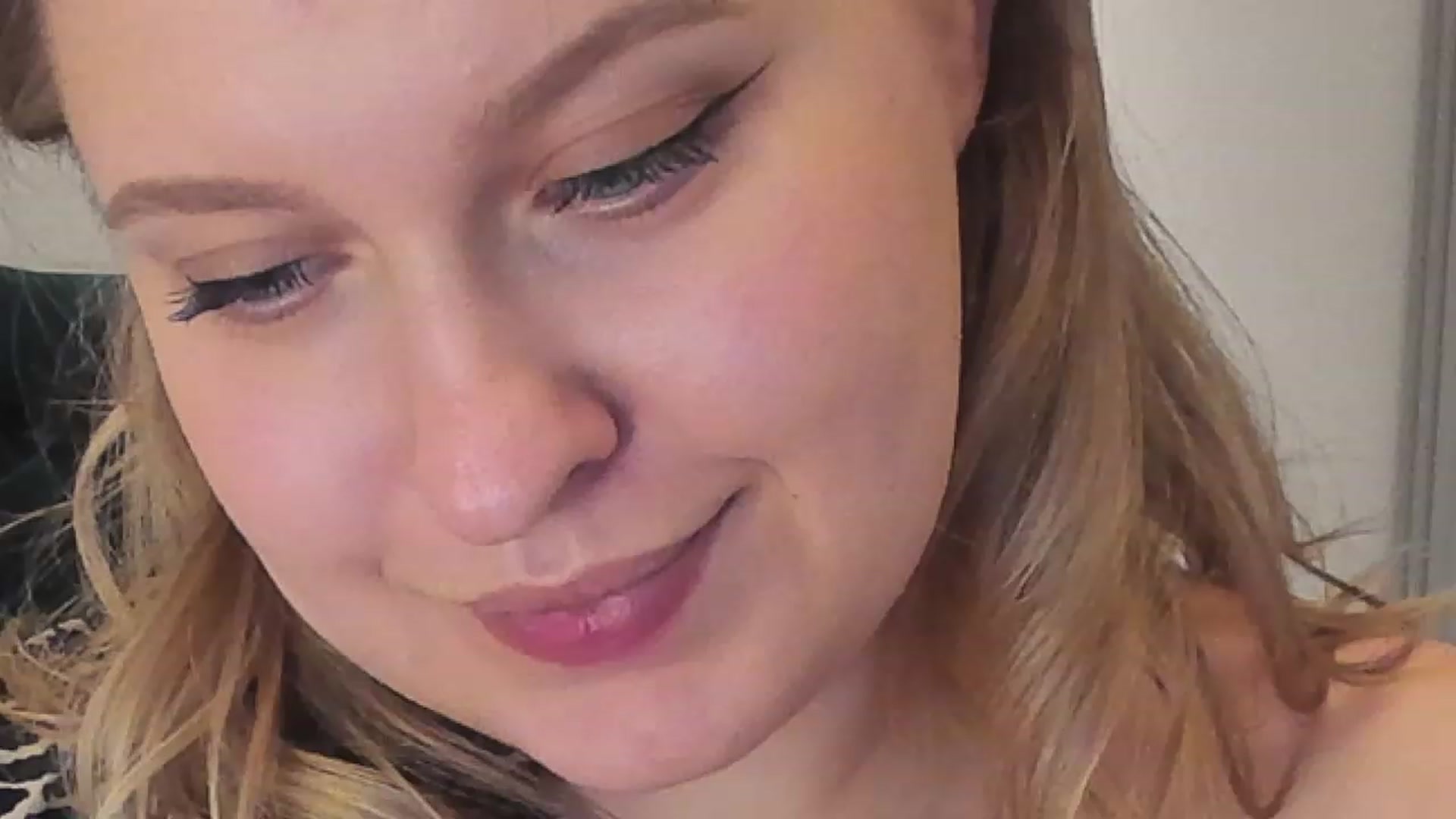 Gallery image thumbnail from SensualAdict's myfreecams stream on, 12/27/2022, 19:27 image 18 of 20